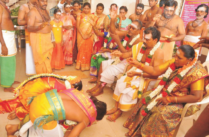 மலர்  பொழிதல்